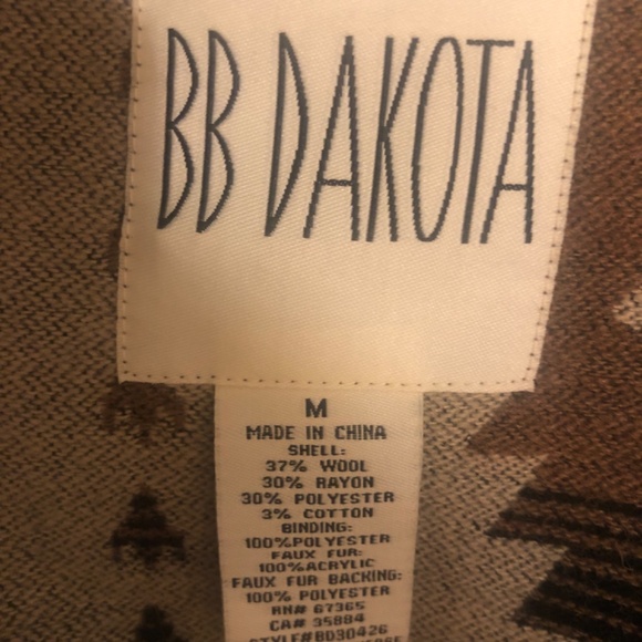 Holiday price drop Sale Beautiful Southwest Inspired BB Dakota coat - Picture 2 of 4